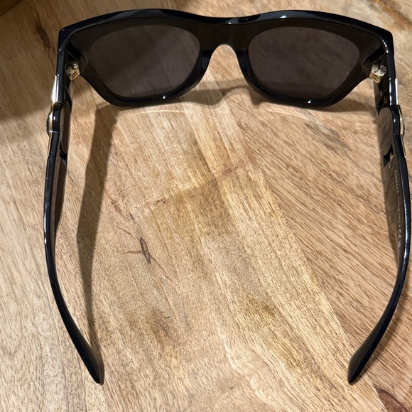 Versace Sunglasses with Black Frame and Gold Details - Picture 3 of 7